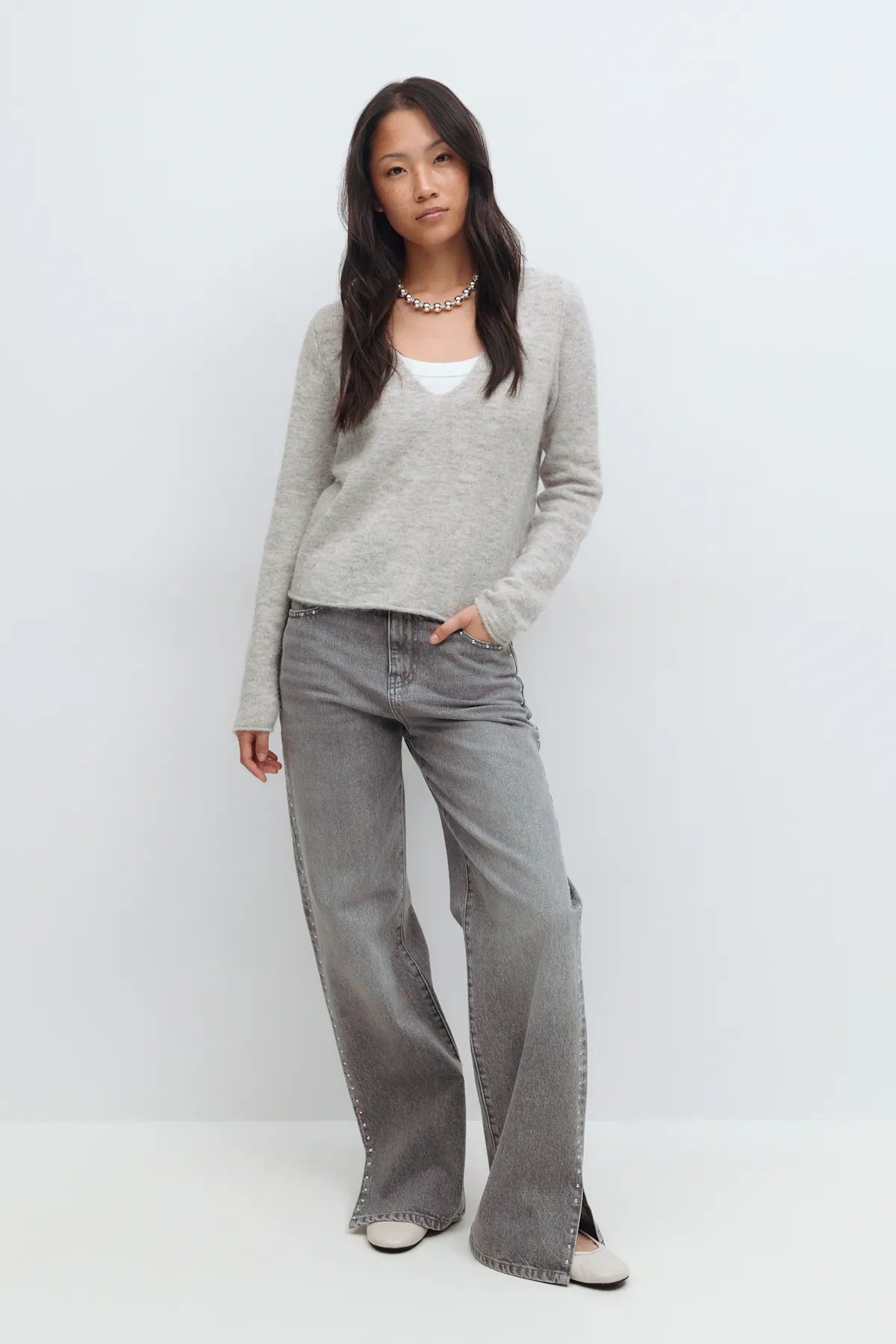 Loose v-neck knit sweater - Grey - Women - Gina Tricot