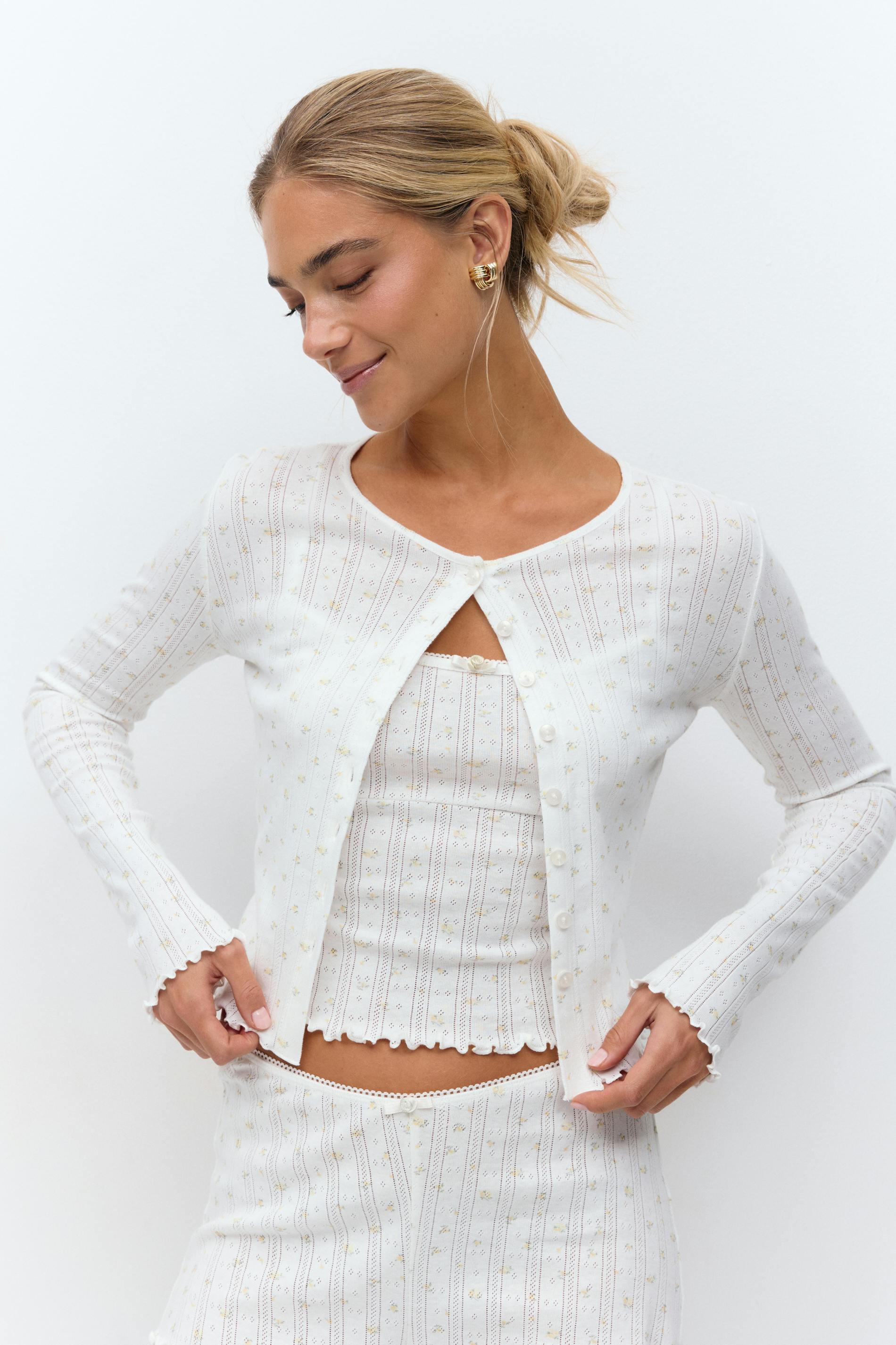 Läs mer om Gina Tricot - Pointelle cardigan - koftor & cardigans - Gul - L - Dam