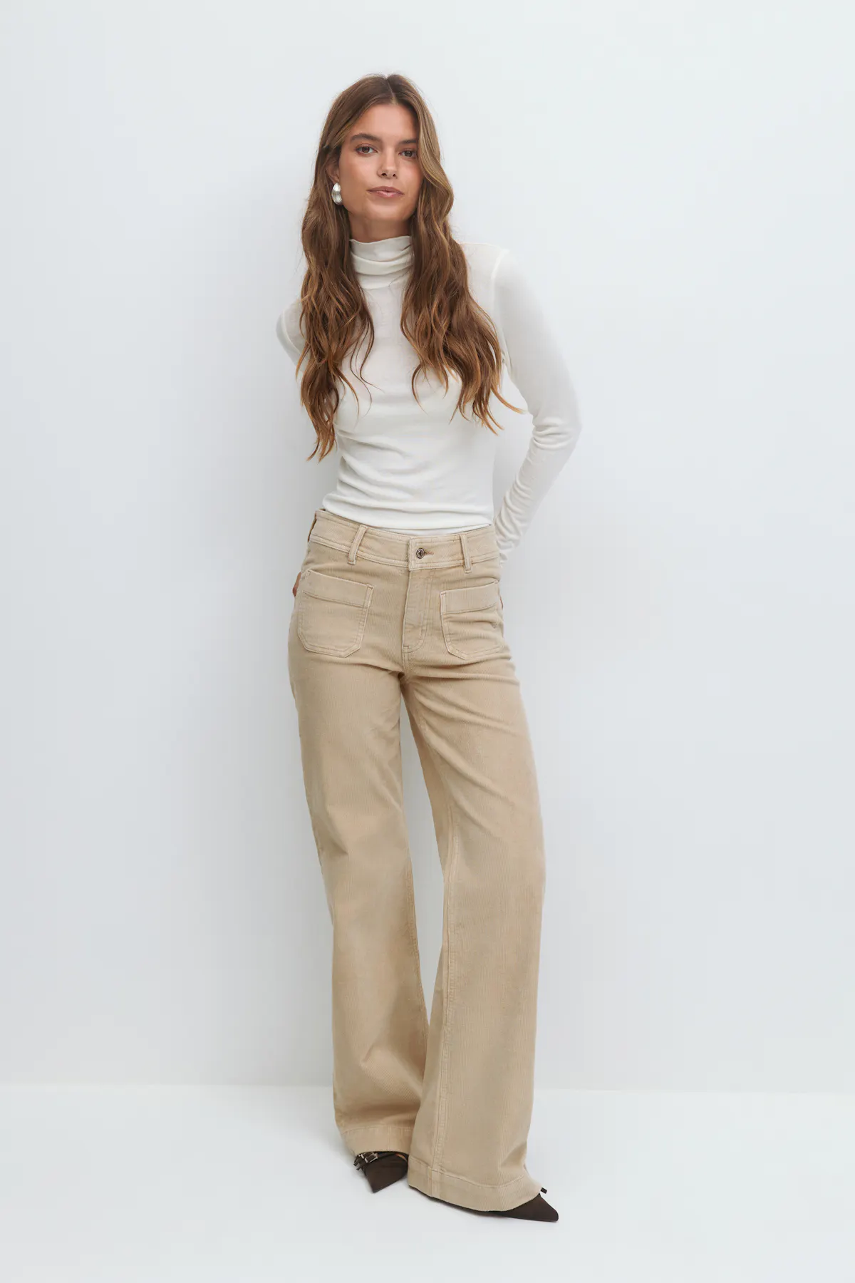 Front pocket cord jeans — byxor med fickor från Gina Tricot