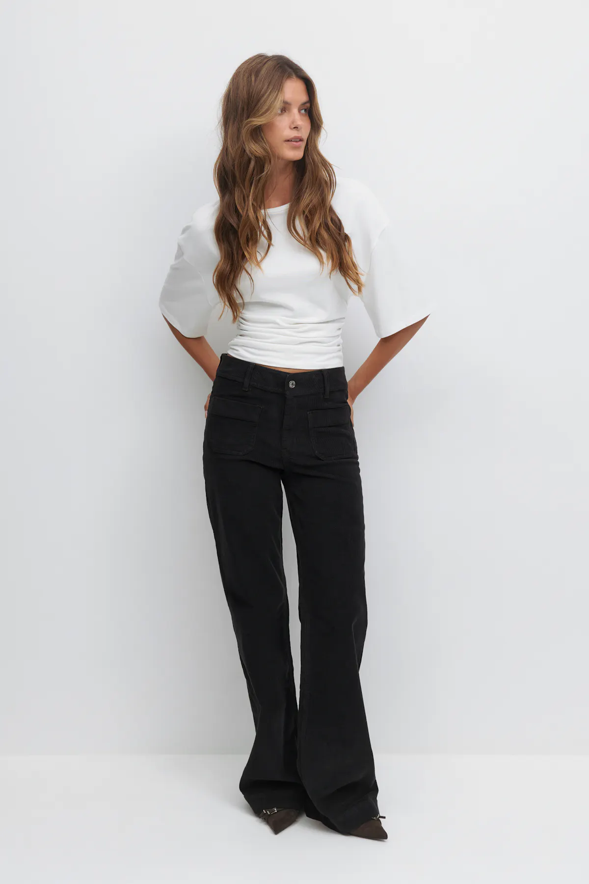 Front pocket cord jeans — byxor med fickor från Gina Tricot
