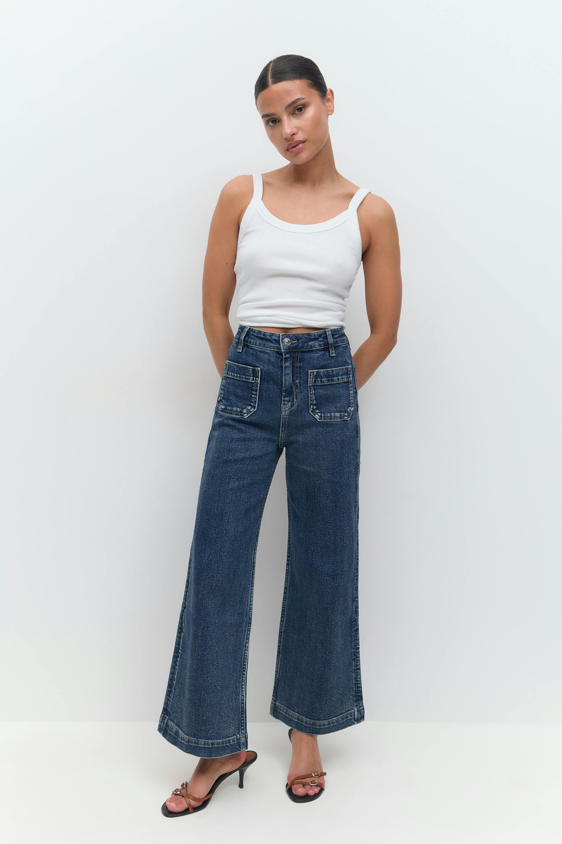 Läs mer om Gina Tricot - Cropped front pocket jeans - Flare & bootcut jeans - Blå - 32 - Dam