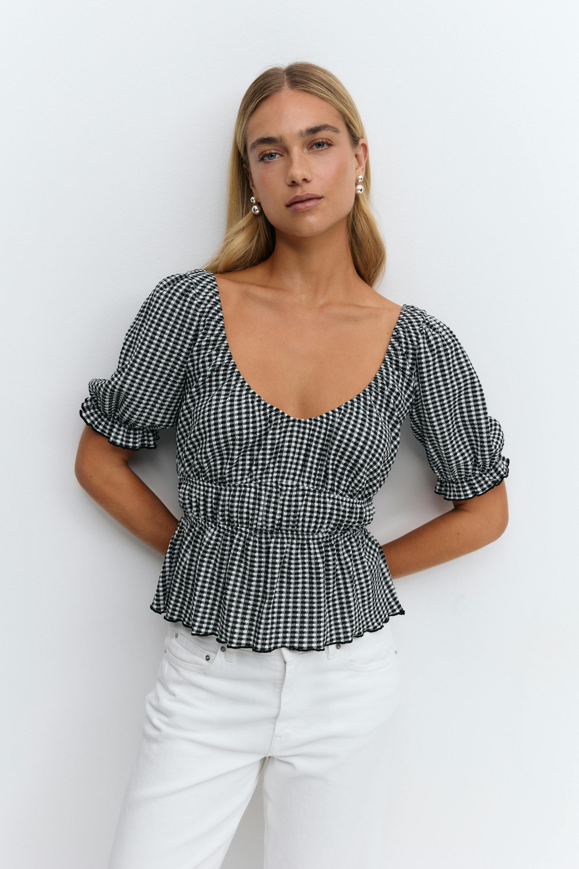 Läs mer om Gina Tricot - Puff sleeve top - blusar med puffärm - Svart - M - Dam