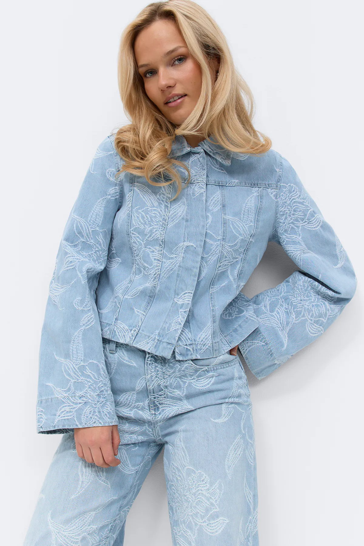 Gina Tricot - Embroidery denim shirt - Denimskjorter - Blå - S - Dame