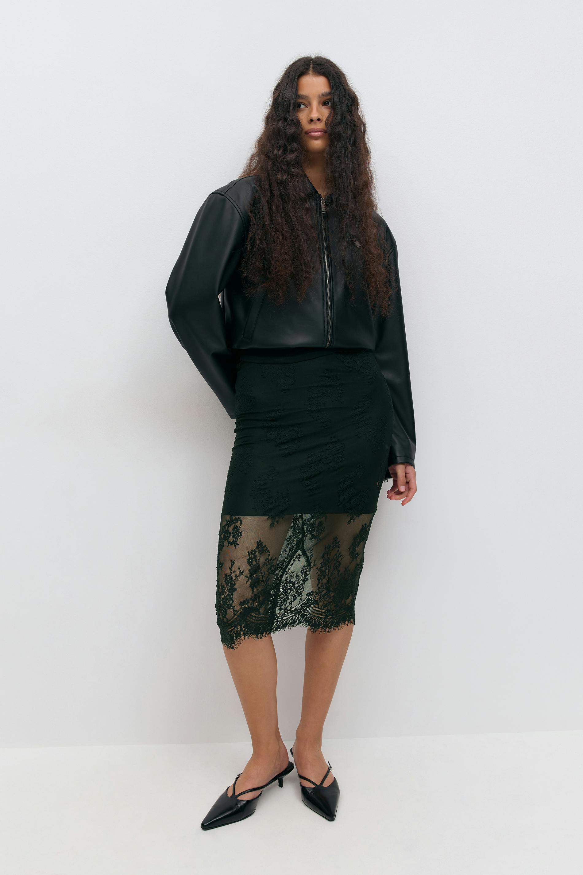 Läs mer om Gina Tricot - Lace midi skirt - Festkjolar - Svart - L - Dam