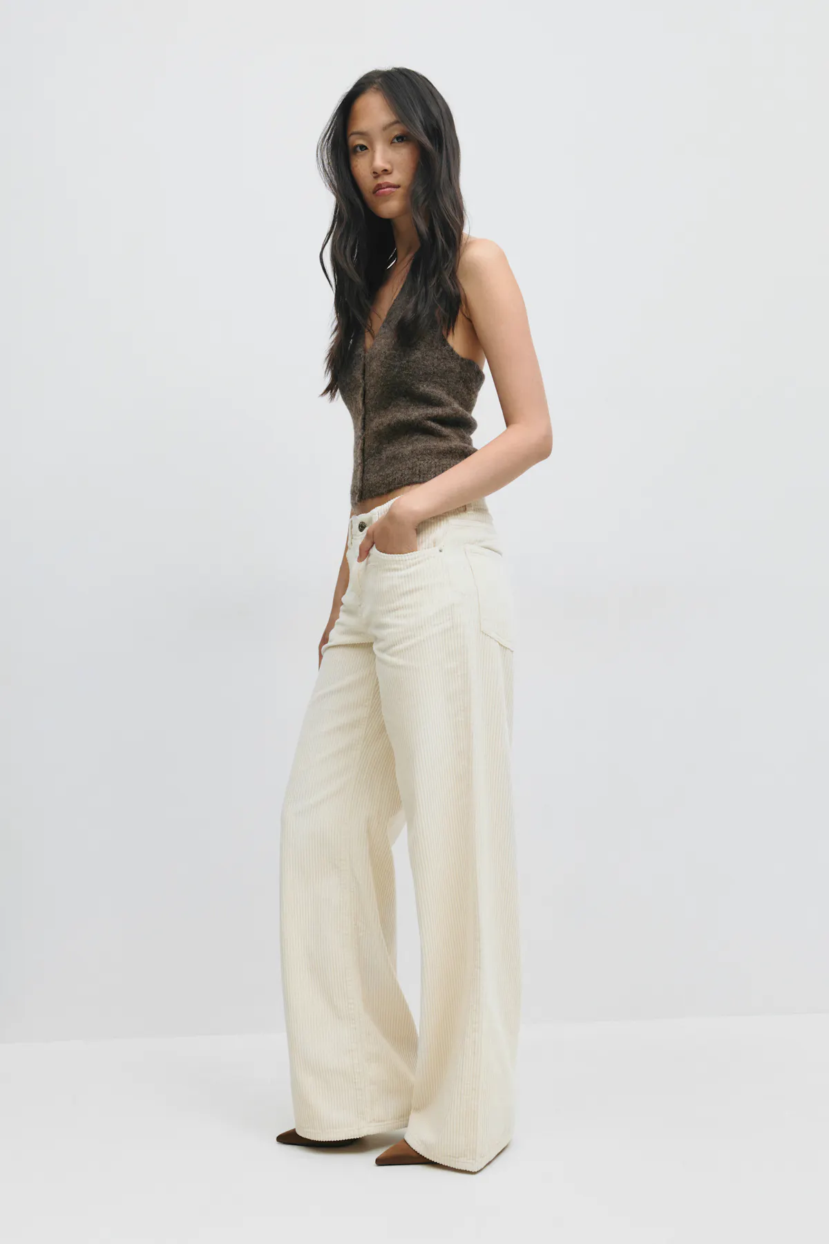 Low wide cord jeans — byxor med fickor från Gina Tricot