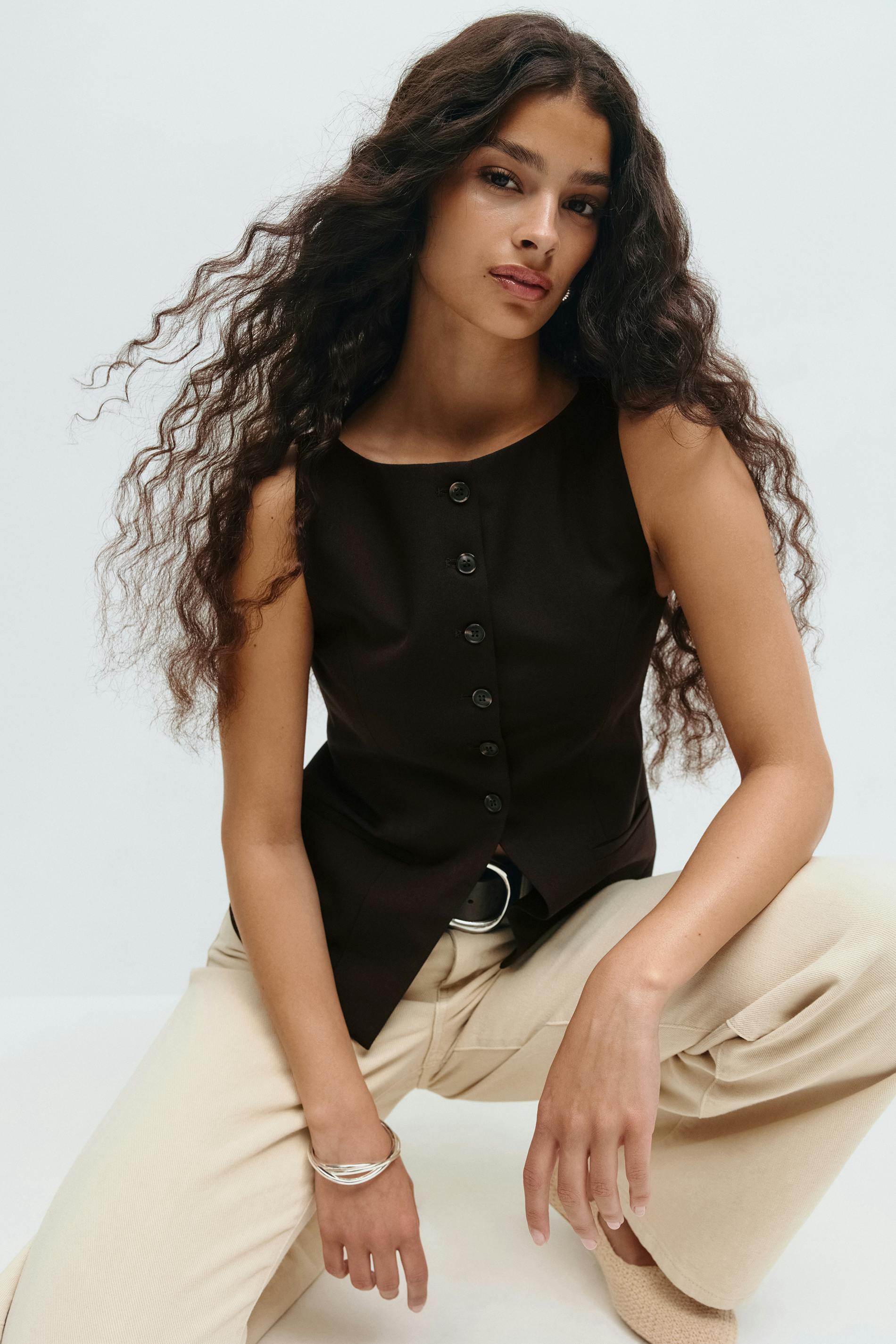 Gina Tricot - Tailored boatneck vest - Gilets - Bruin - M - Dames