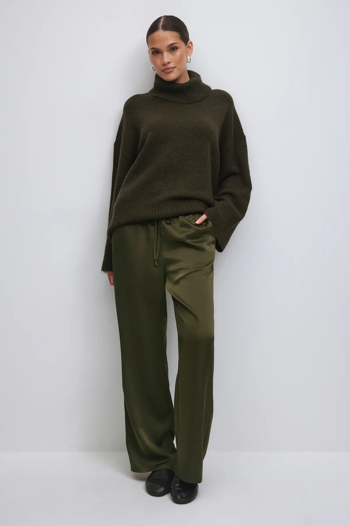 Drawstring satin trousers — byxor med fickor från Gina Tricot