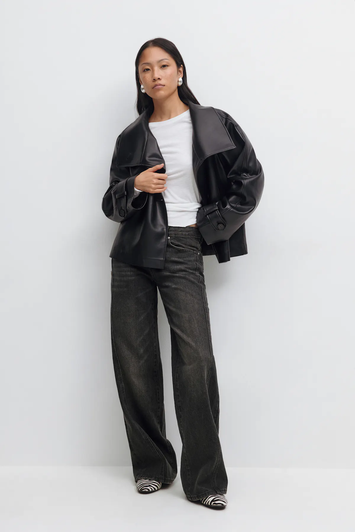 Low wide front seam jeans