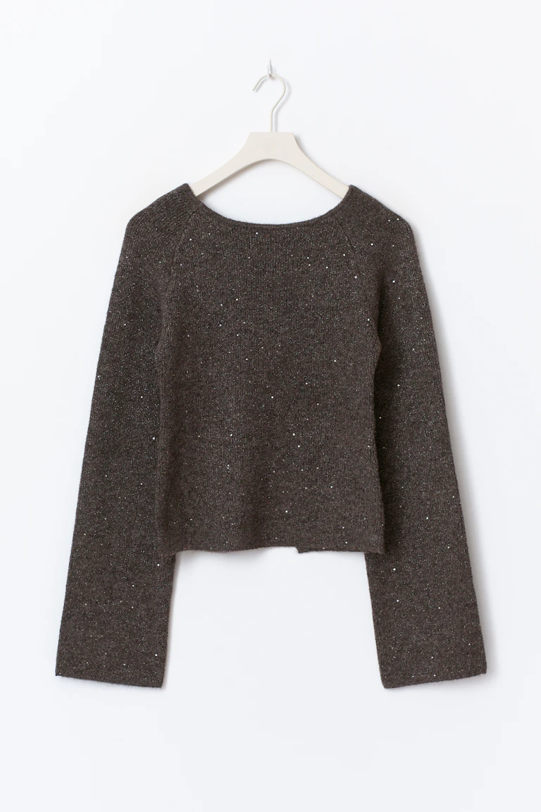270447000
