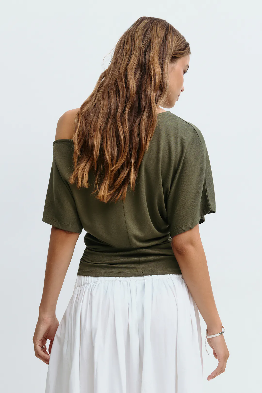 Sloped shoulder top - Green - Women - Gina Tricot