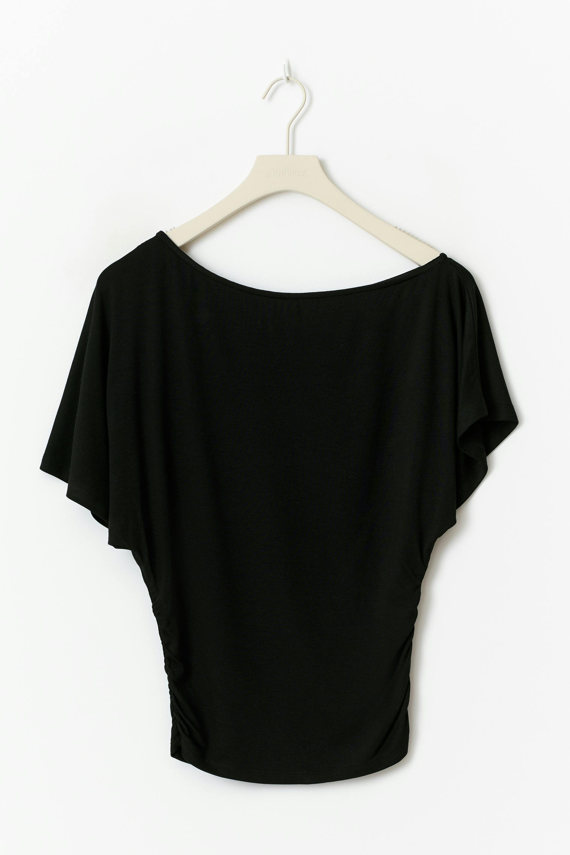 Sloped shoulder top - Black - Women - Gina Tricot