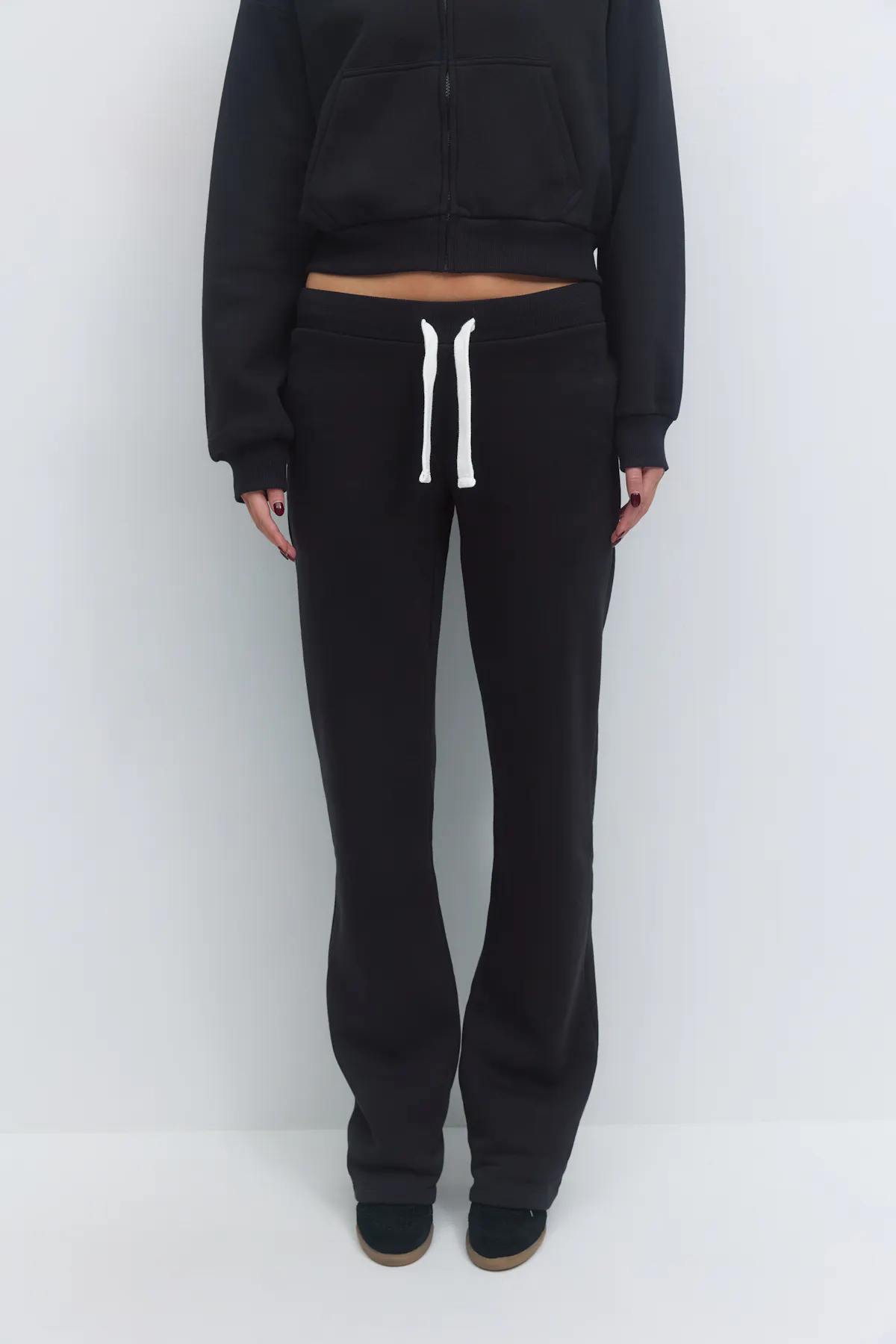 Low waist sweatpants tall — byxor med fickor från Gina Tricot