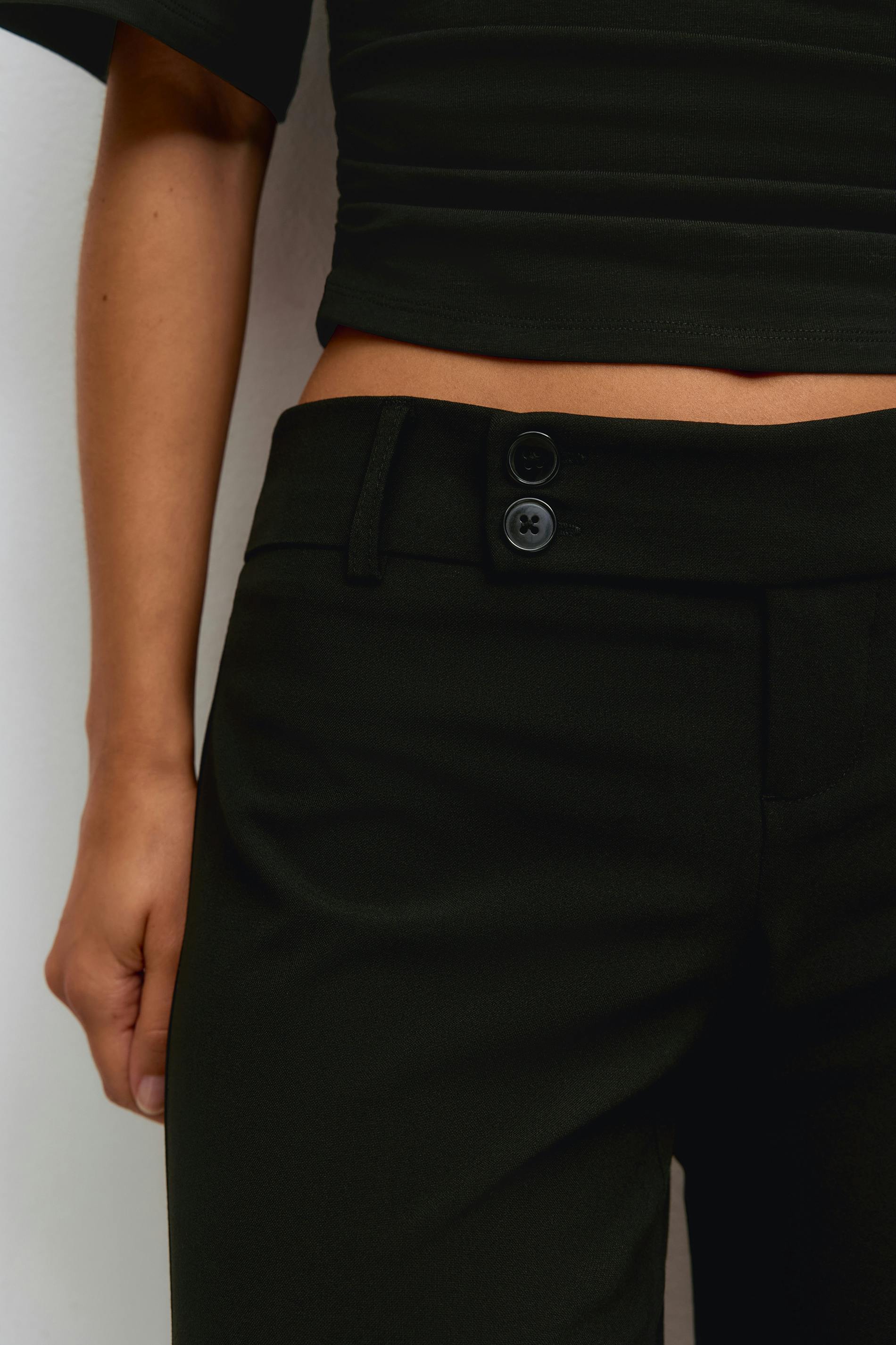 Gina Tricot - Ultra low bootcut trousers - utsvingte dressbukser - Svart - 36 - Dame