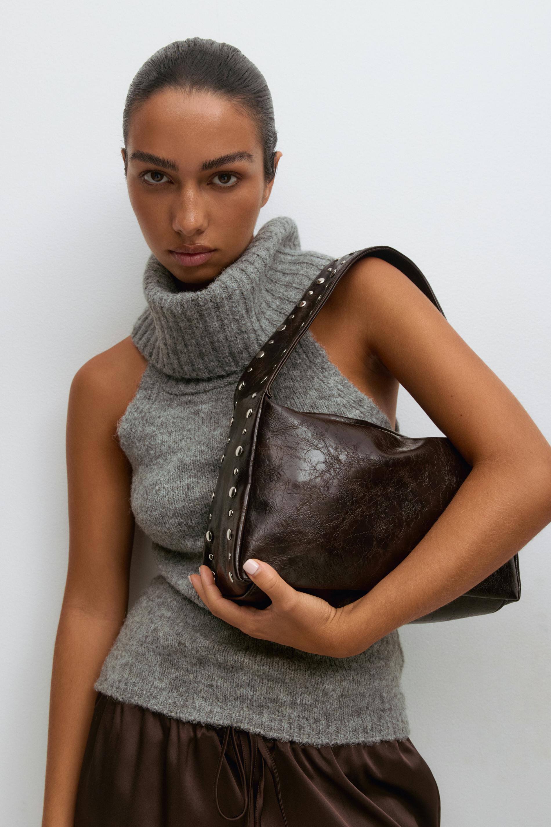 Gina Tricot - Small slouchy studded bag - Skuldertasker - Brun - ONESIZE - Dame