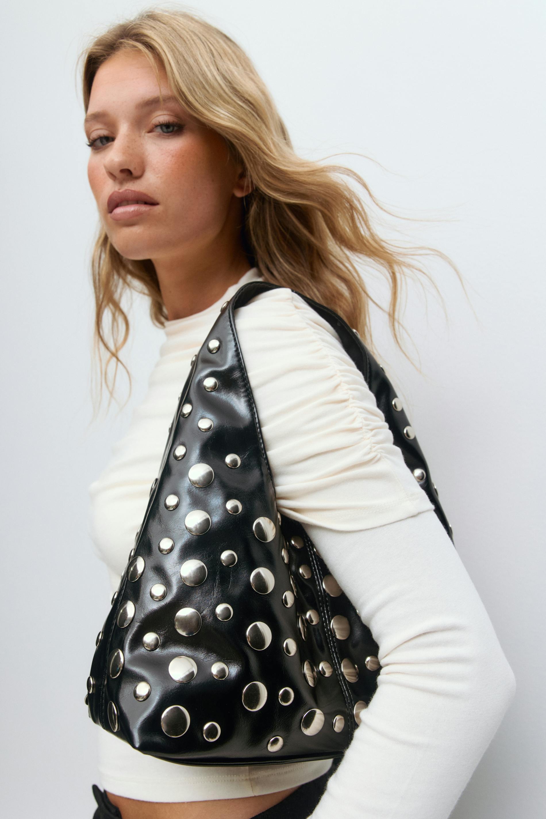 Gina Tricot - Slouchy small studded bag - Olkalaukut - Musta - ONESIZE - Naiset