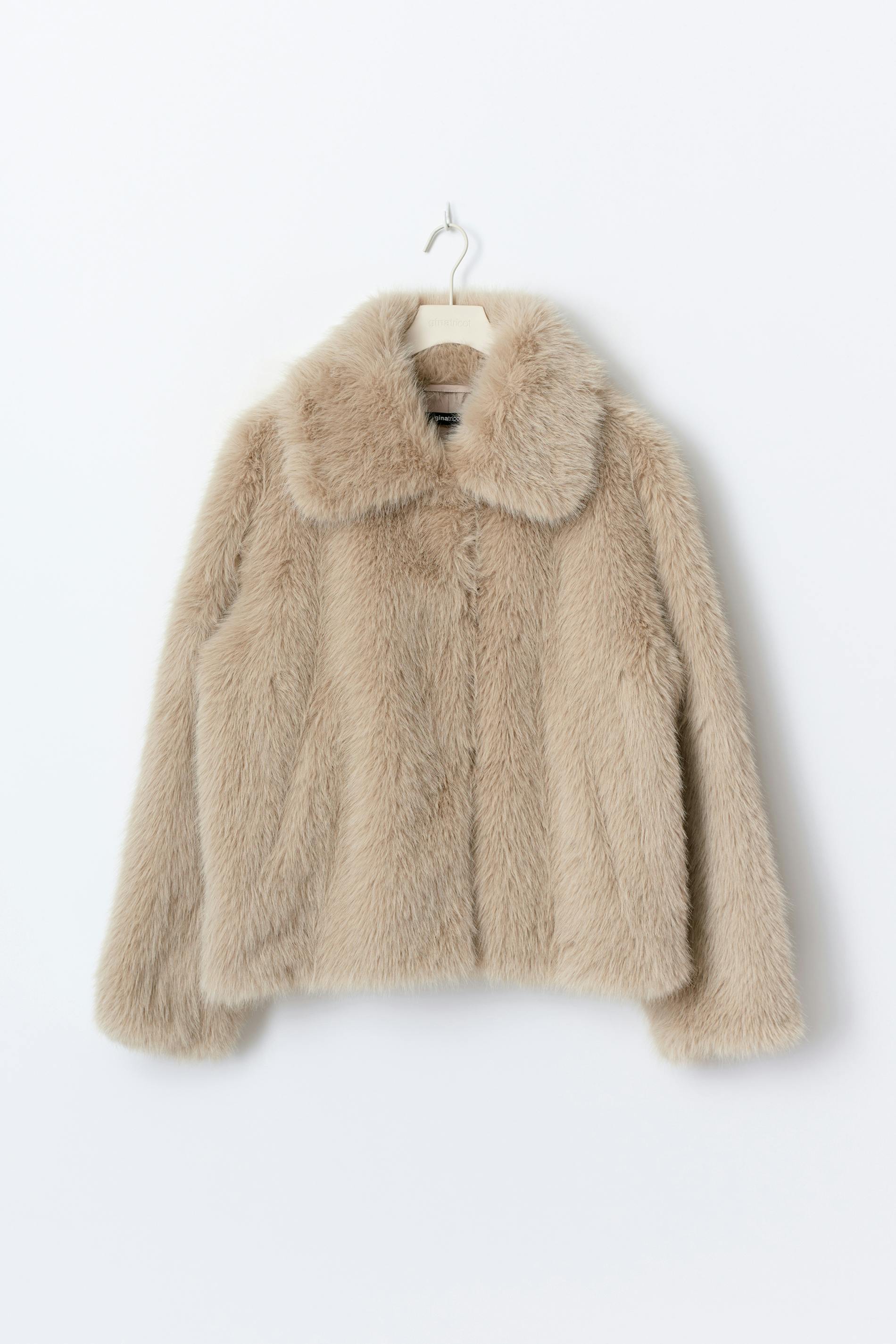 Faux fur short jacket - Beige - Women - Gina Tricot