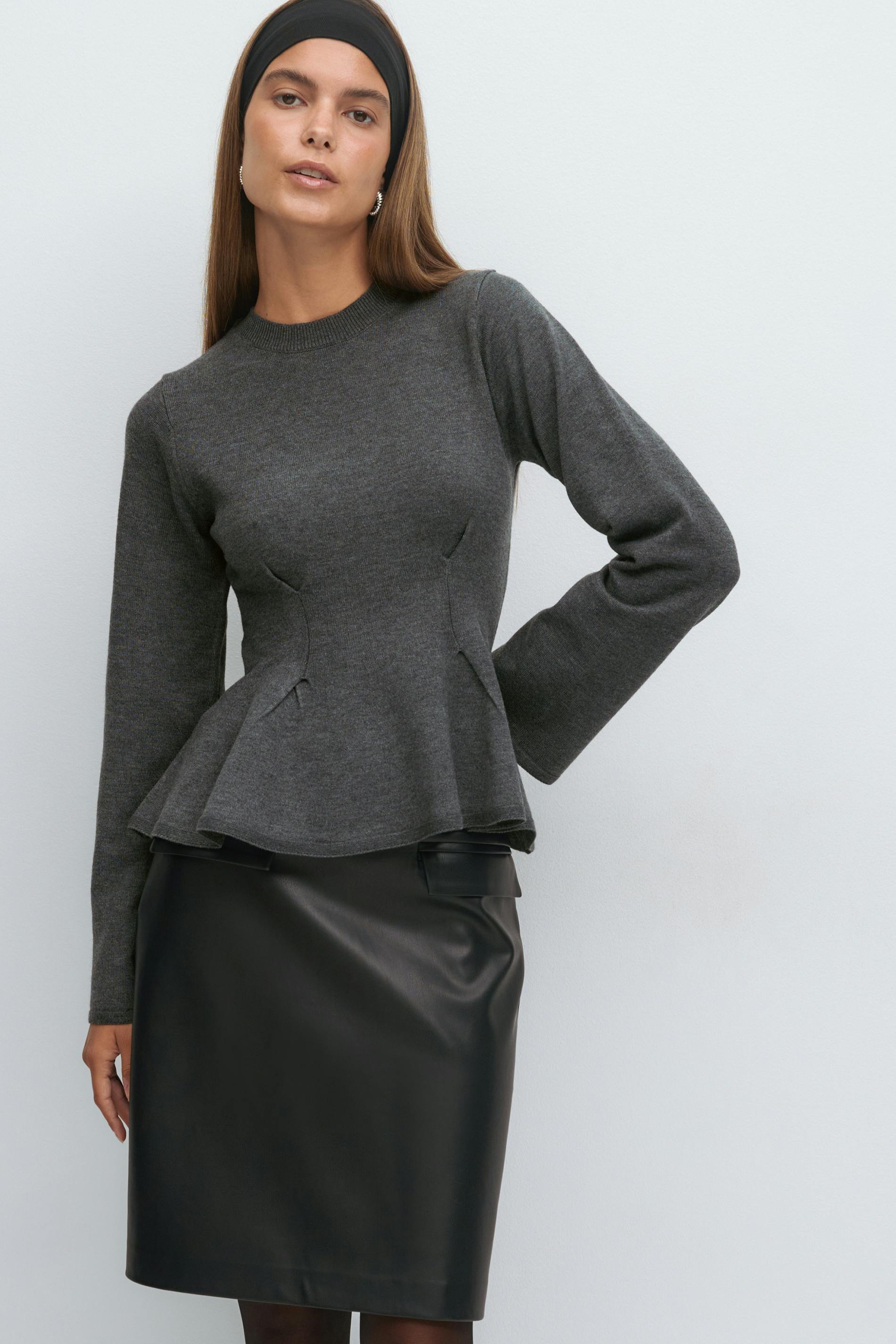 andequal peplum shaggy knit bustier グレー Knitted peplum top - Grey - Women - Gina Tricot