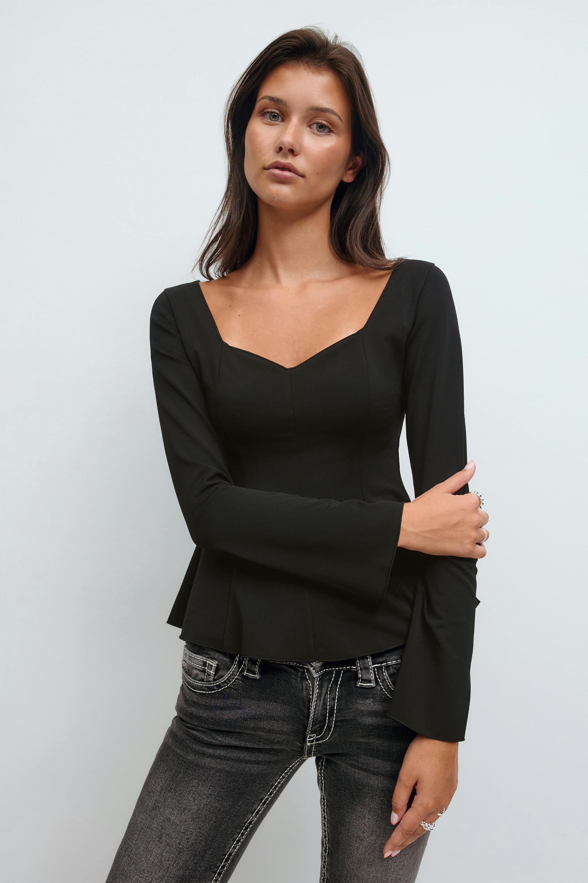 トップス Acka. peplum loose sweat black Acka. peplum loose sweat black 14+ long sleeve peplum top - Black