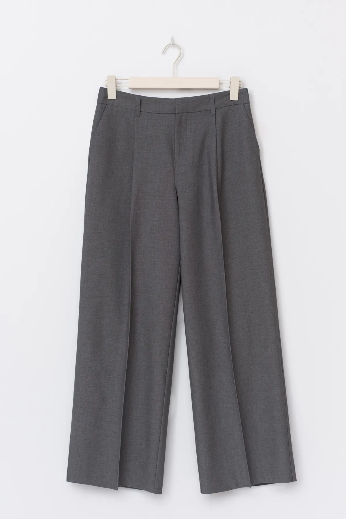 Tall wide pleated trousers — byxor med fickor från Gina Tricot