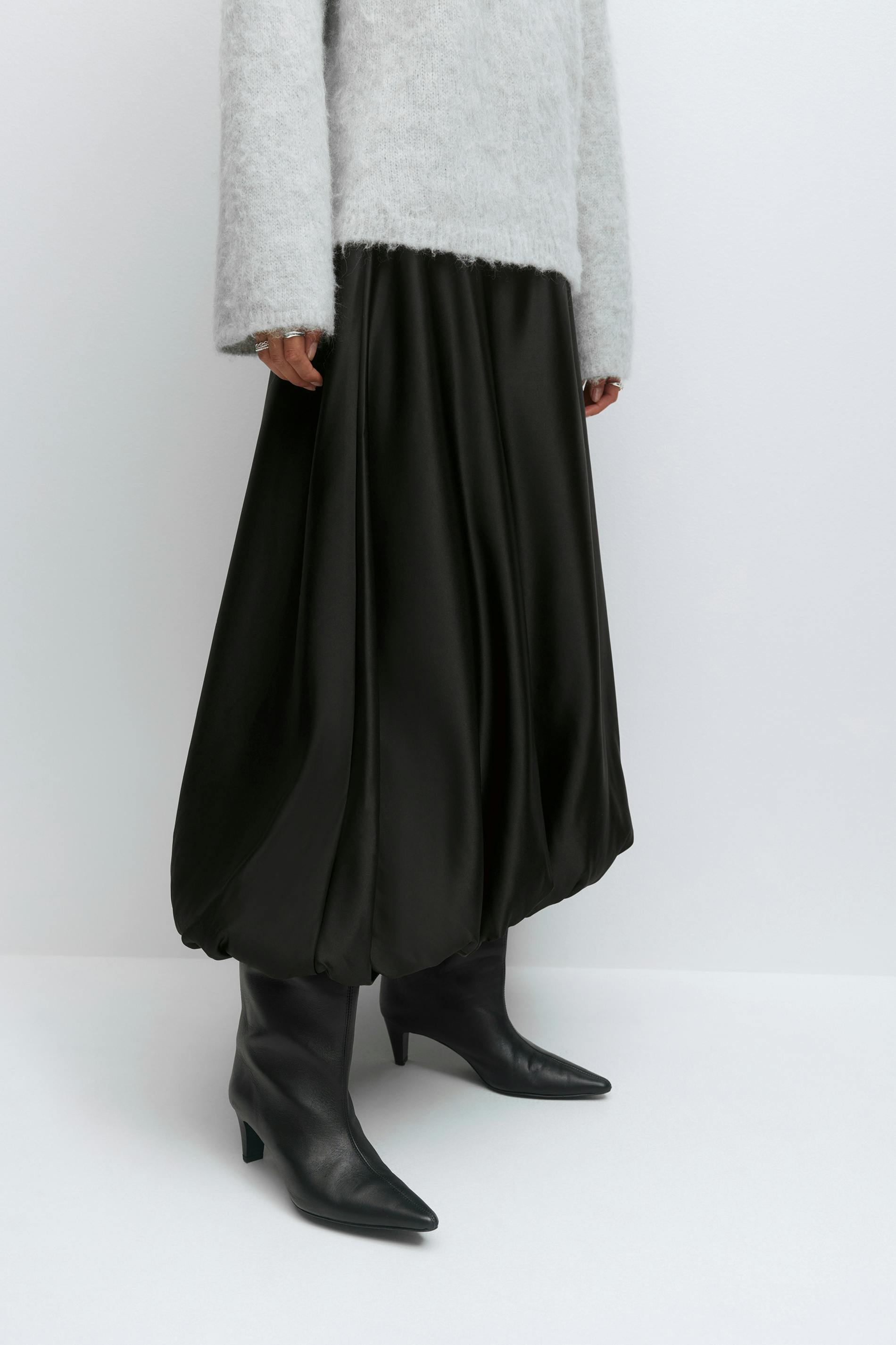 Balloon skirt - Black - Women - Gina Tricot