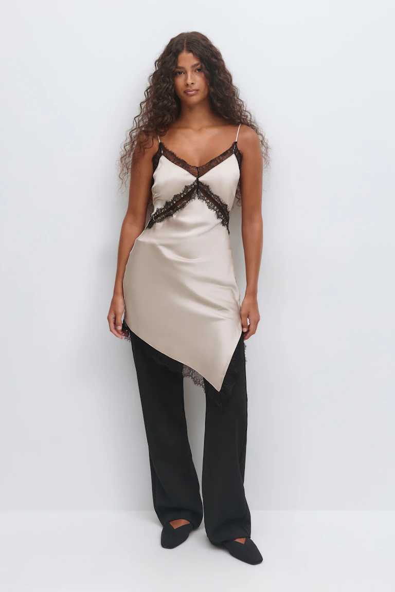 276541981