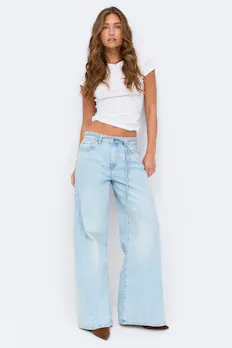 Twisted Wide Jeans