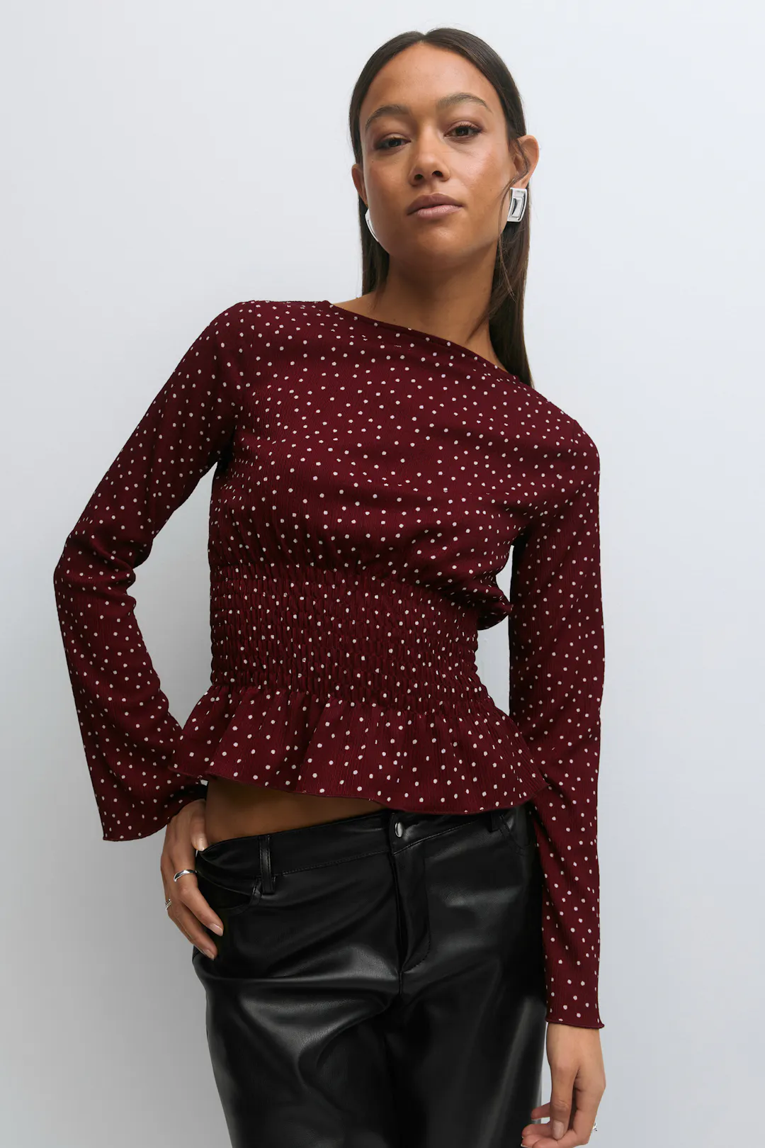 long-sleeve-smock-top-rood-dame-gina-tricot