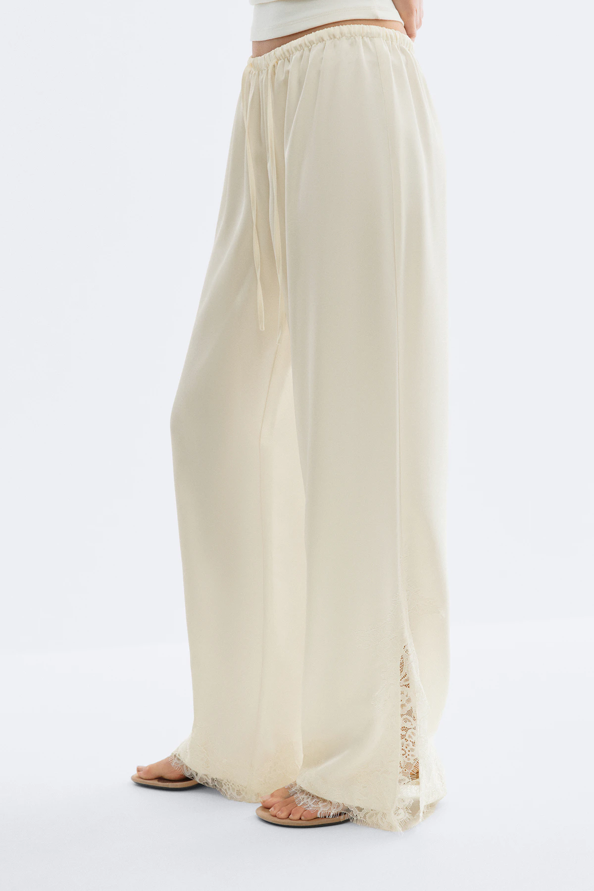 Gina Tricot Satin lace trousers byxor dam – bild 3