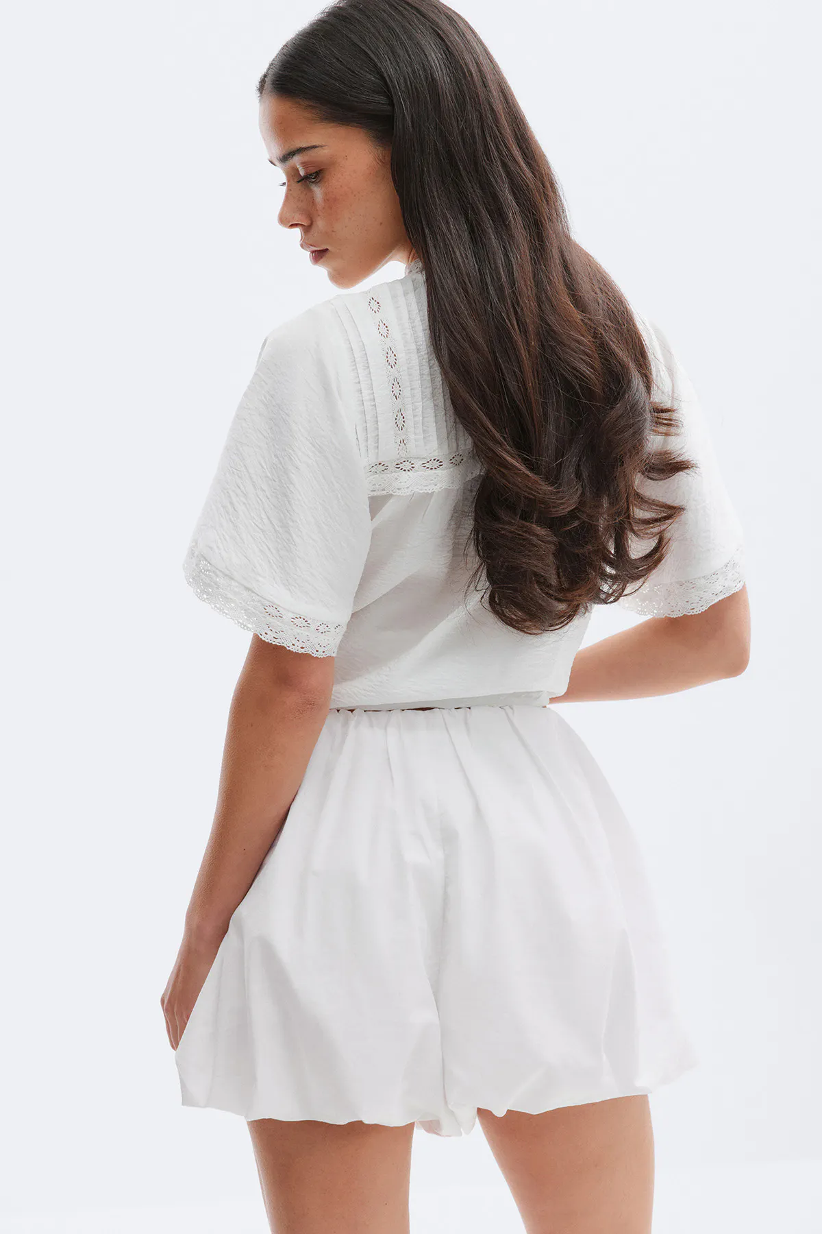 Mini balloon shorts - White - Women - Gina Tricot