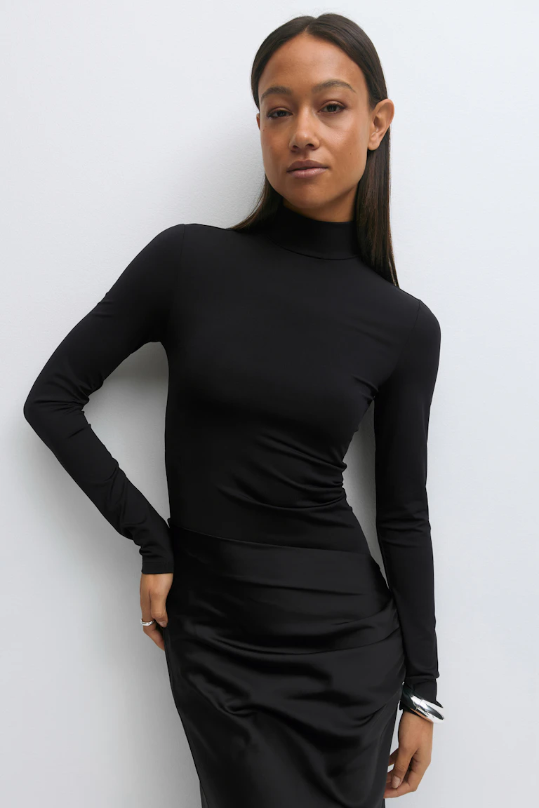 279709000