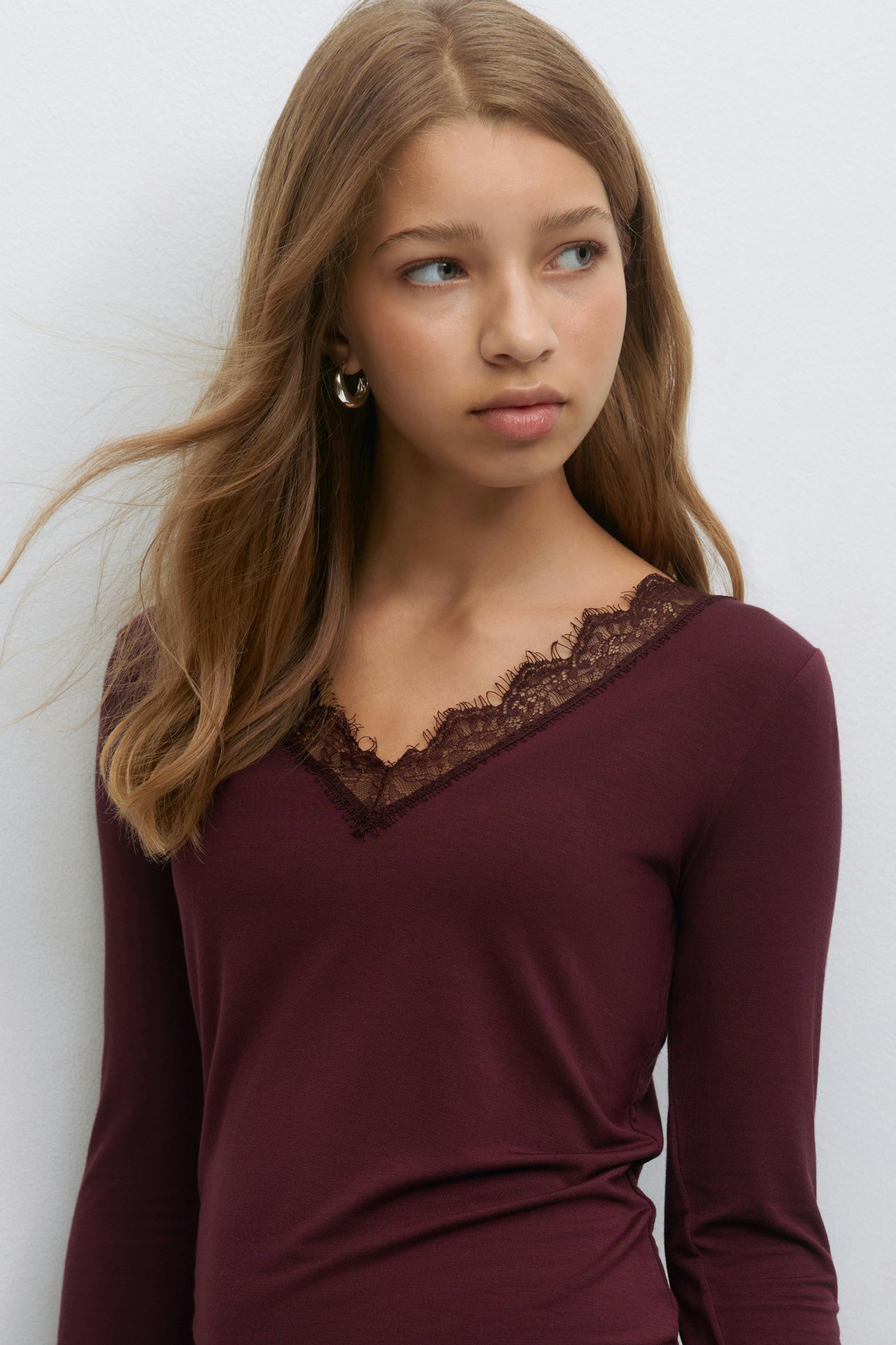 Gina Tricot - Y lace top - tops - Rood - 146/152 - Meisje
