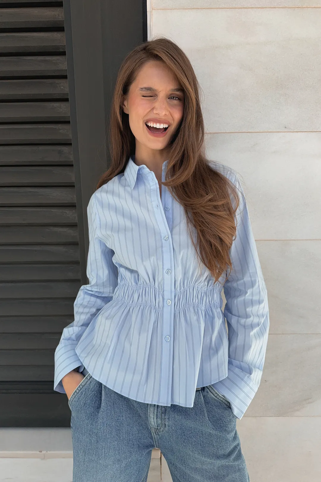 ＳＭＯＣＫ　ＢＬＯＵＳＥ Smock blouse with a ruffle hem and boat neck - Blue - Sz. XL