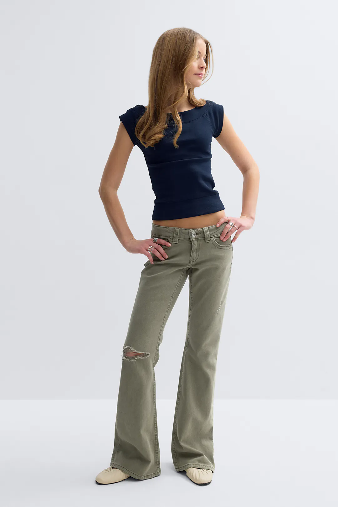 Gina Tricot - Y one knee destroy jeans - Jeans bootcut pour filles 9–14 ans - Vert - 134 - Fille