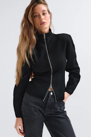 Shaped knitted cardigan