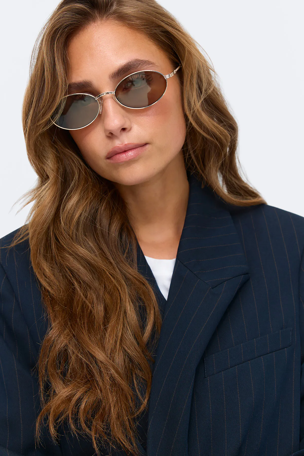 Gina Tricot - Oval metal frame sunglasses - Aurinkolasit - Beige - ONESIZE - Naiset