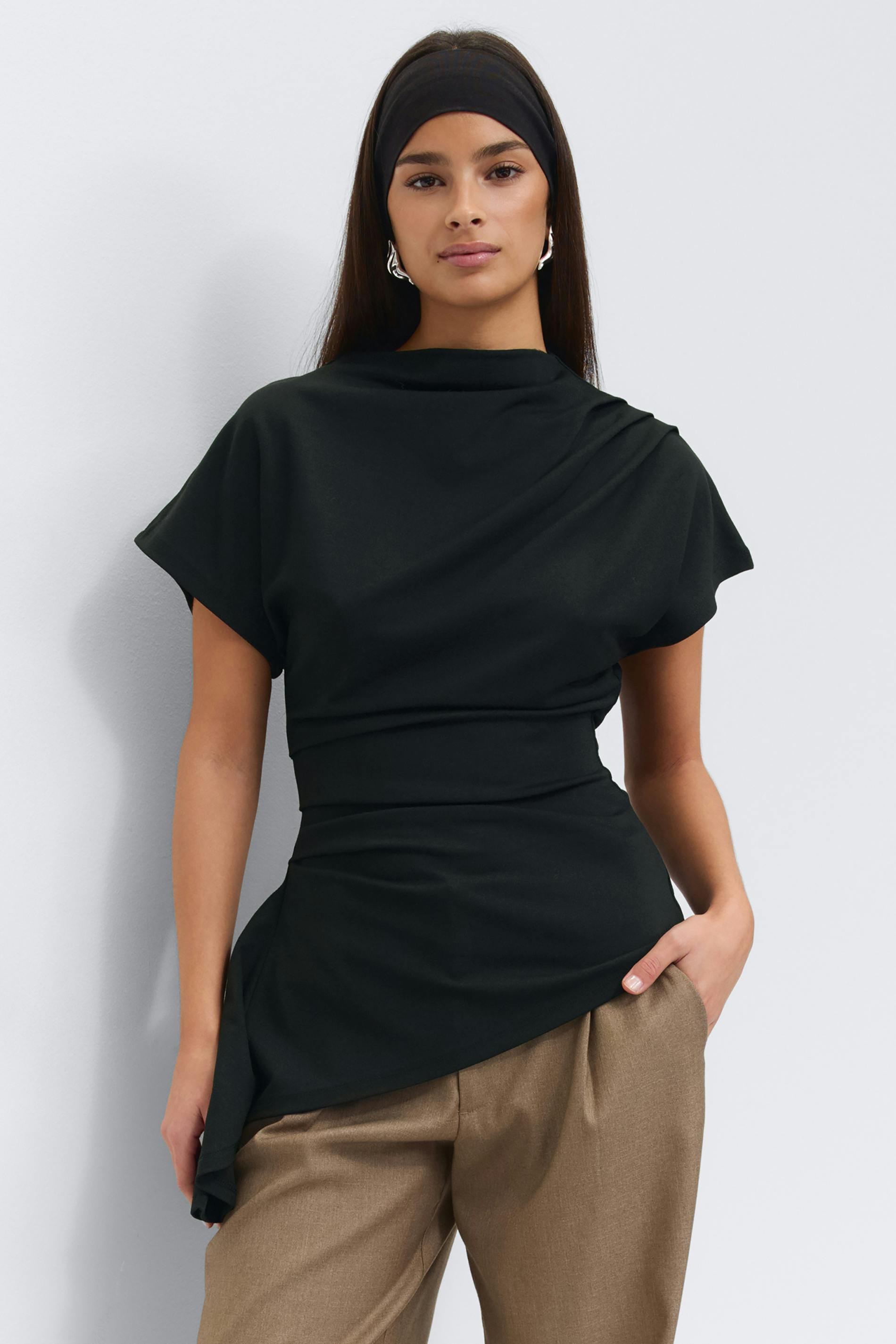 Gina Tricot - Asymmetric funnel neck top - asymmetrische tops - Zwart - S - Dames