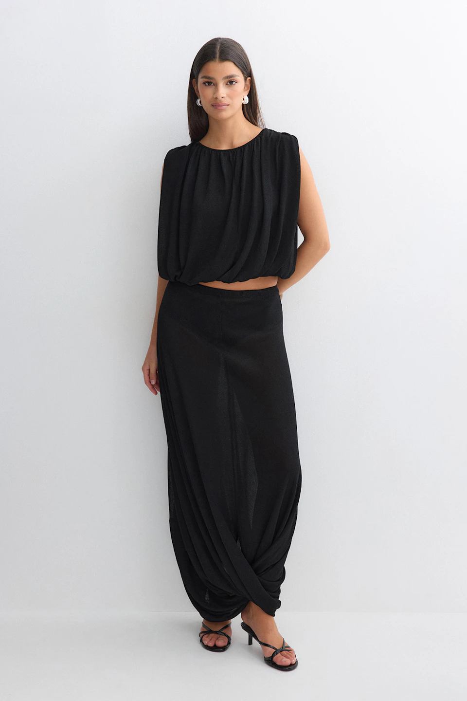 Flowy knitted skirt