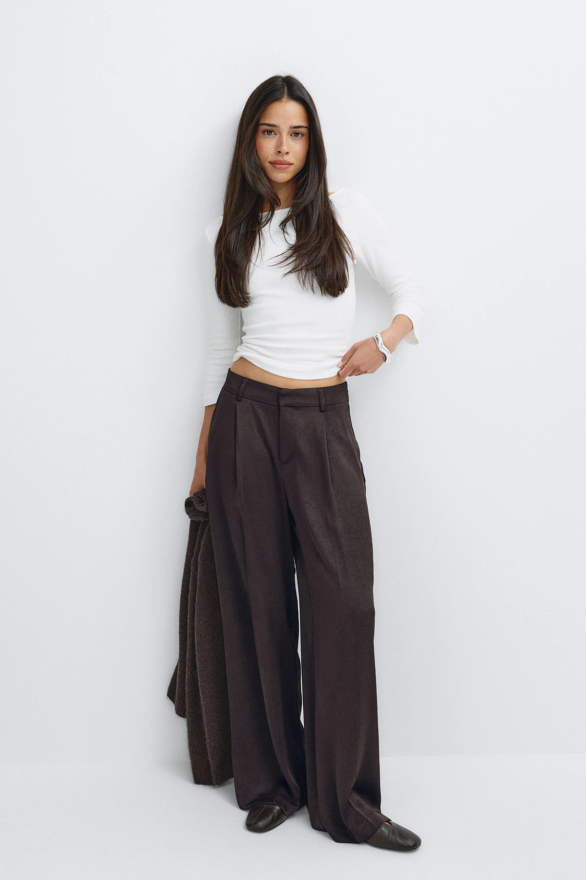 Gina Tricot Pleated satin trousers byxor dam