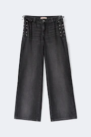 Tied up loose jeans