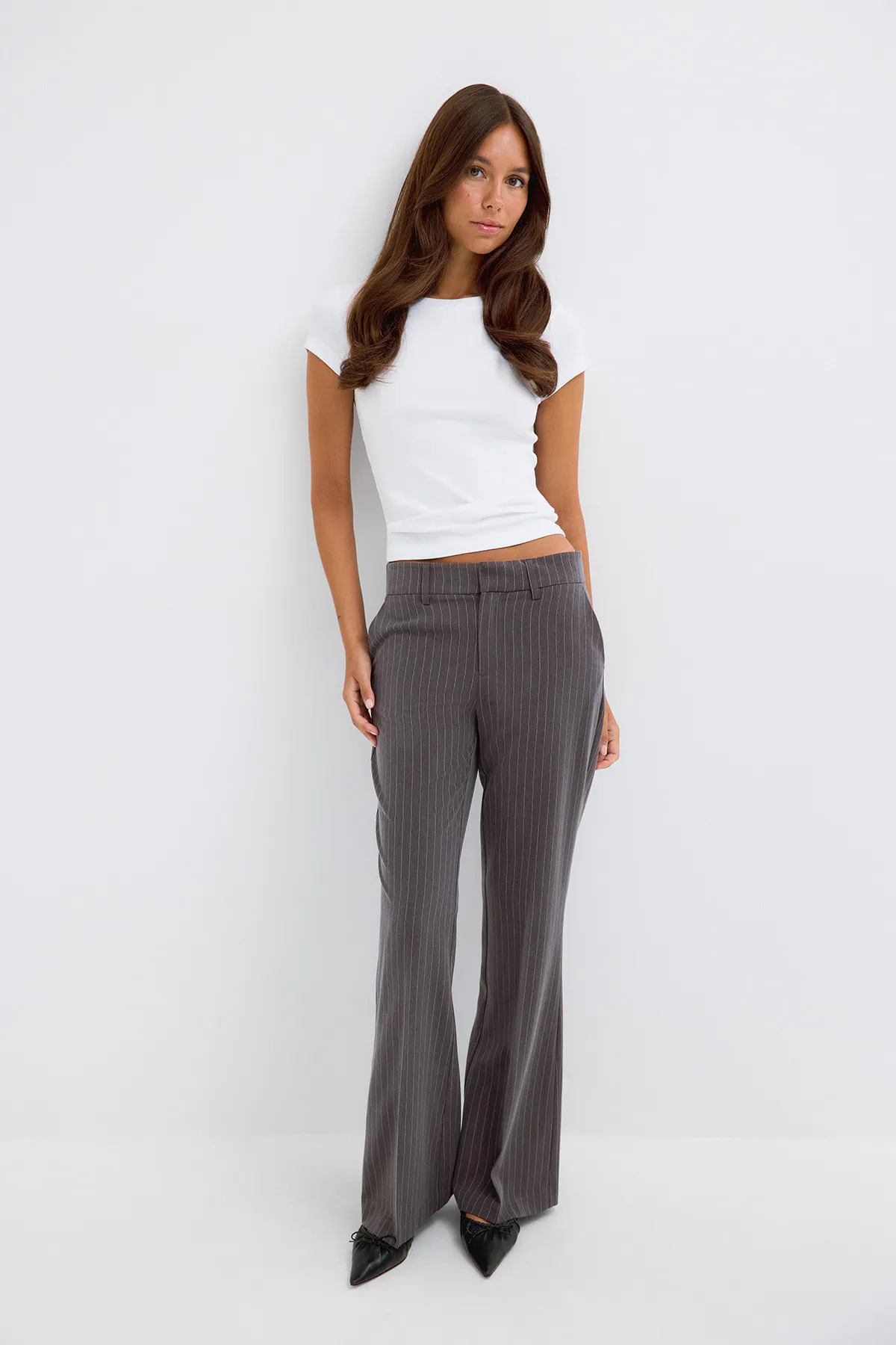 Iconic relaxed bootcut trouser — byxor med fickor från Gina Tricot