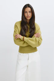 Knitted fitted sweater