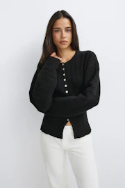 Shaped knitted cardigan