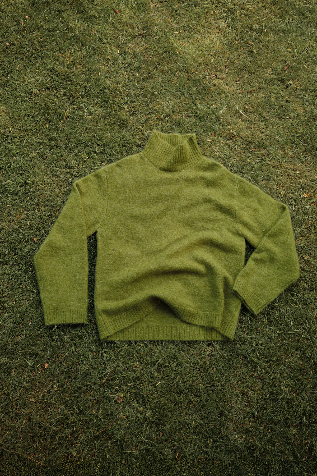 Knitted turtleneck sweater - Green - Women - Gina Tricot