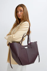 Detail strap tote bag