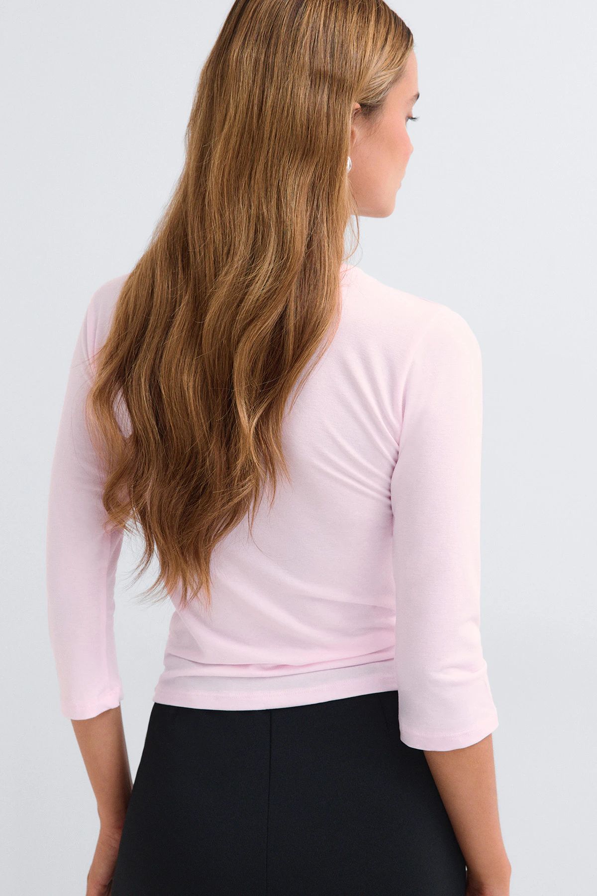 Gina Tricot V-neck top toppar & linnen dam – bild 3