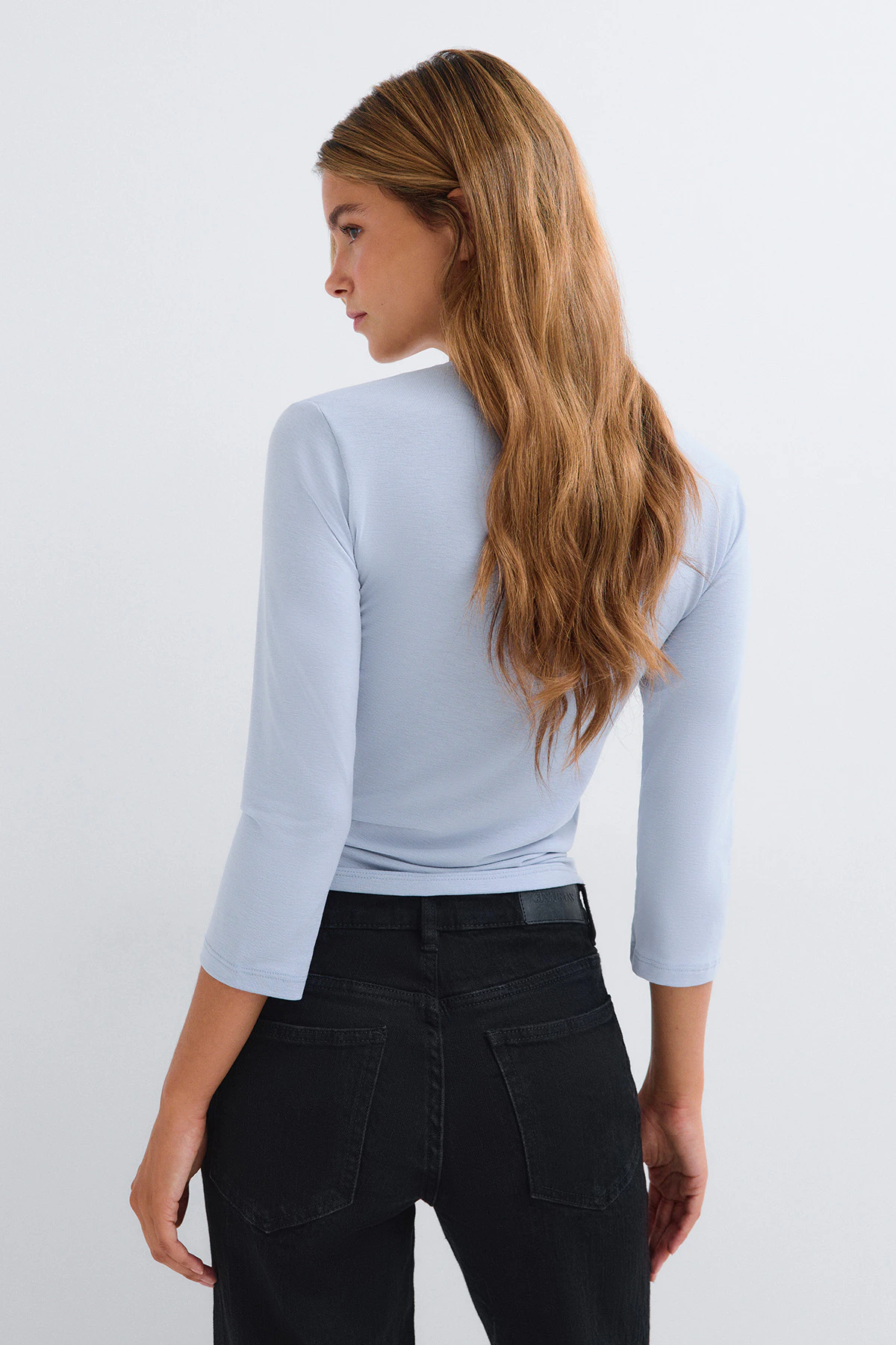 Gina Tricot V-neck top toppar & linnen dam – bild 3