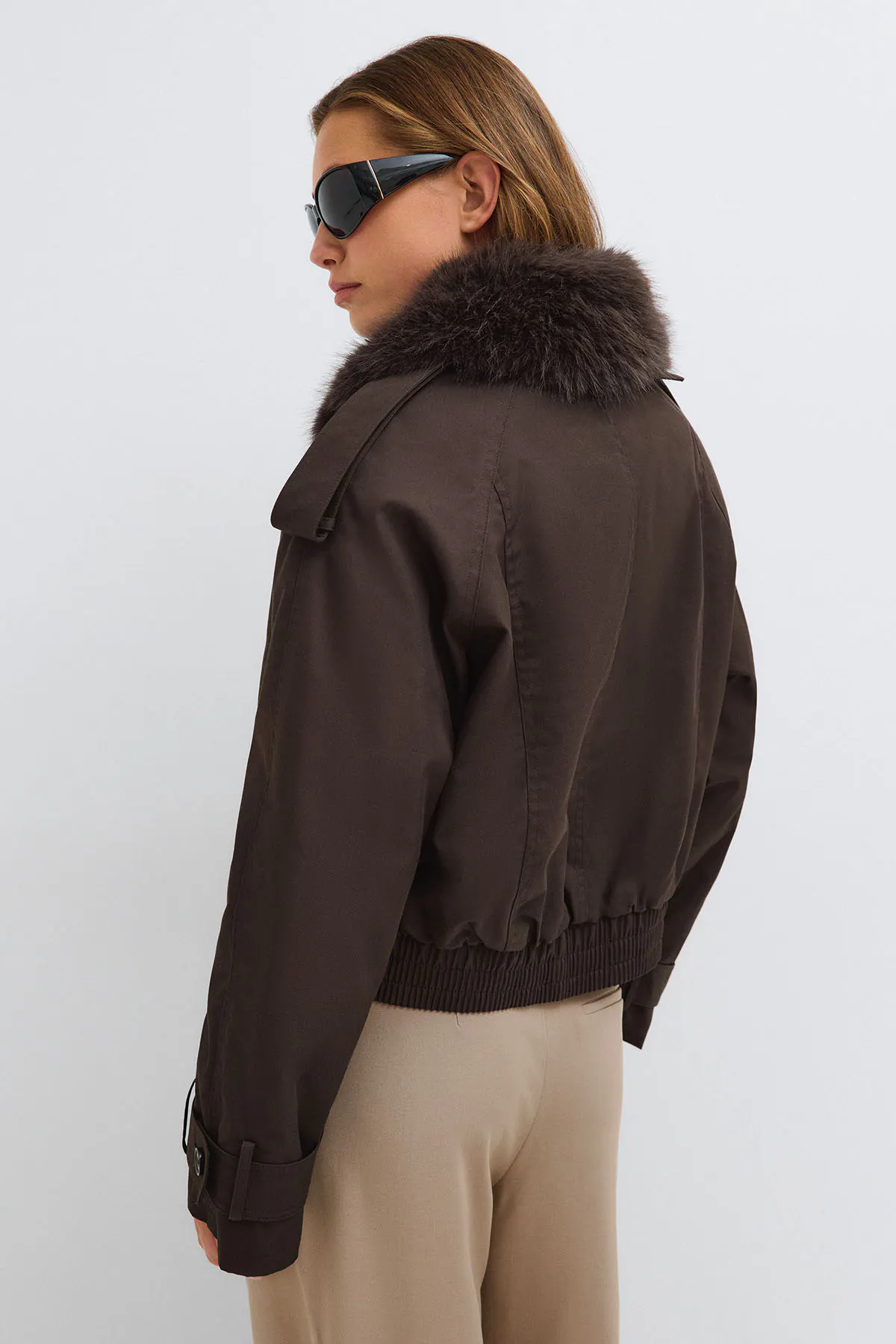 Short faux fur collar jacket - Brun - Dame - Gina Tricot