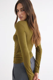 Funnel neck top