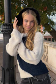 Y knitted sweater