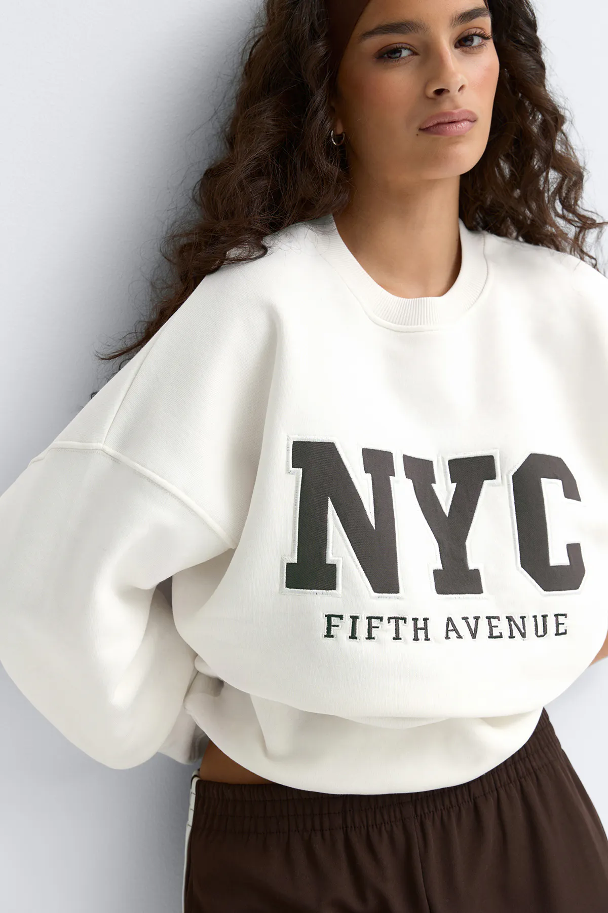 Gina Tricot - Oversized printed sweater - Collegegensere - Hvit - M - Dame